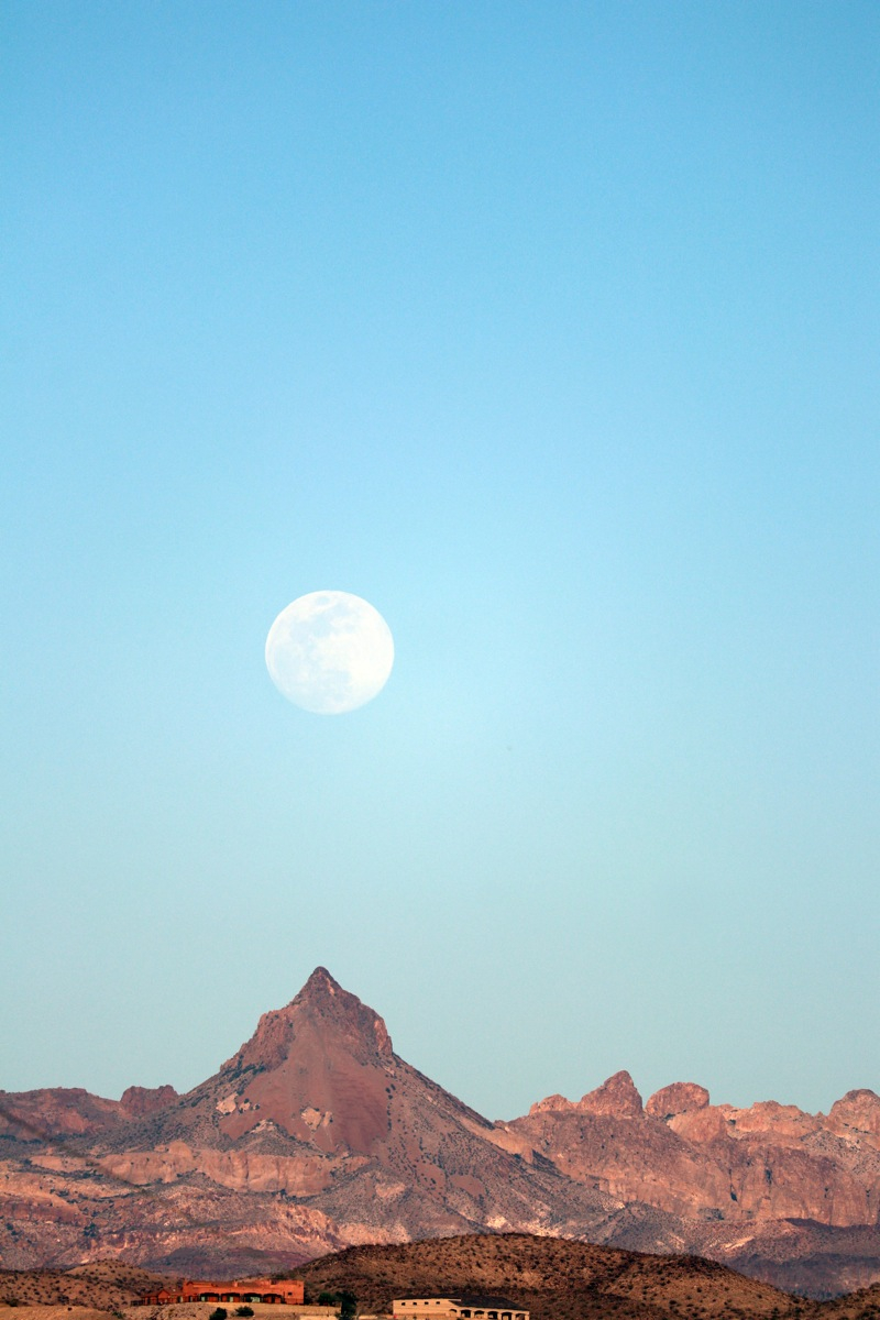 moon over mountains_7597