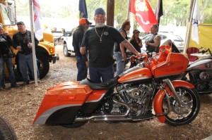 Bike show entrant James Mead modified his 2000 Road Glide with a left-hand throttle and linked brakes to accommodate his arm amputation that occurred at age 5