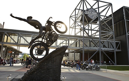 Harley-Davidson-Hill-Climber-Statue-at-the-Harley-Davidson-Museum