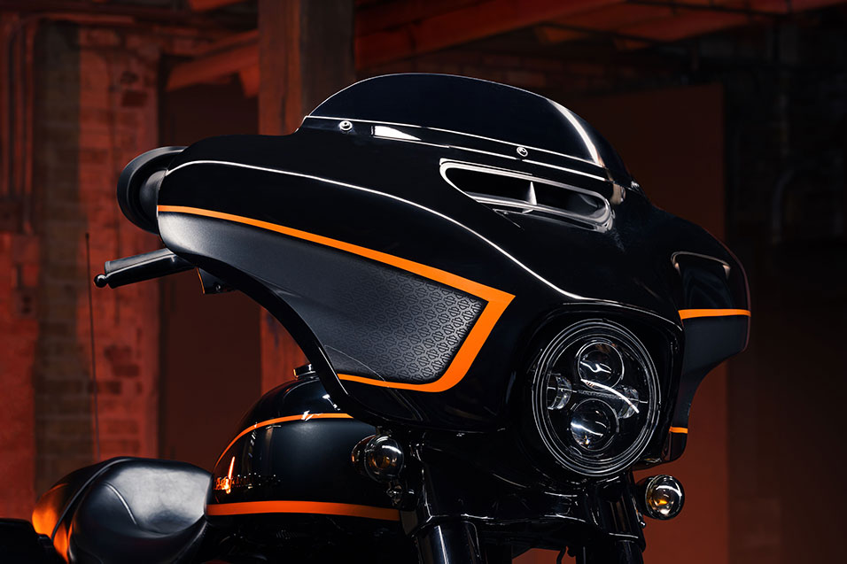 Harley-Davidson New Apex Factory Custom Paint