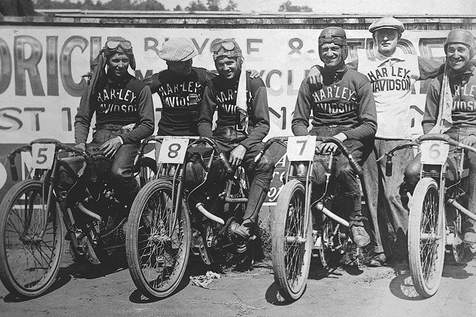 Harley-Davidson vs. Indian Part 1 1915 Harley-Davidson Wrecking Crew