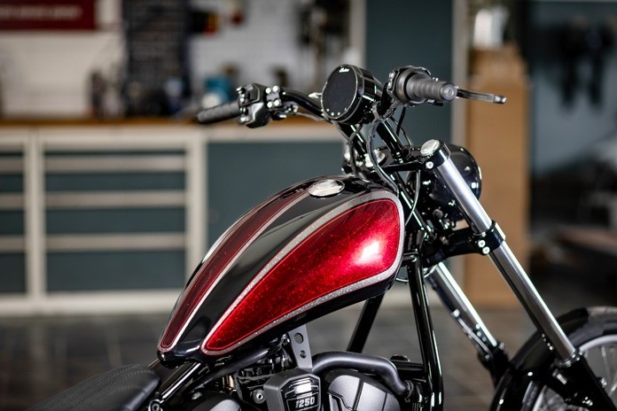 Indian Motorcycle Forged Custom Series Ronna Noren